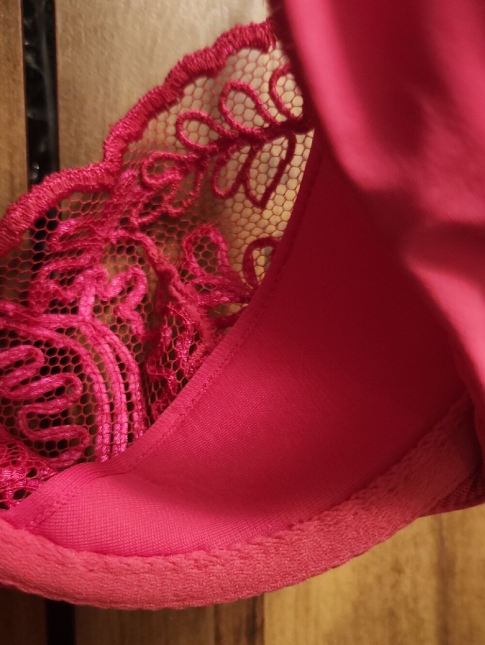 Victoria's Secret Very Sexy Fuschia Floral Lace Underwire Bra - Picture 4 of 11